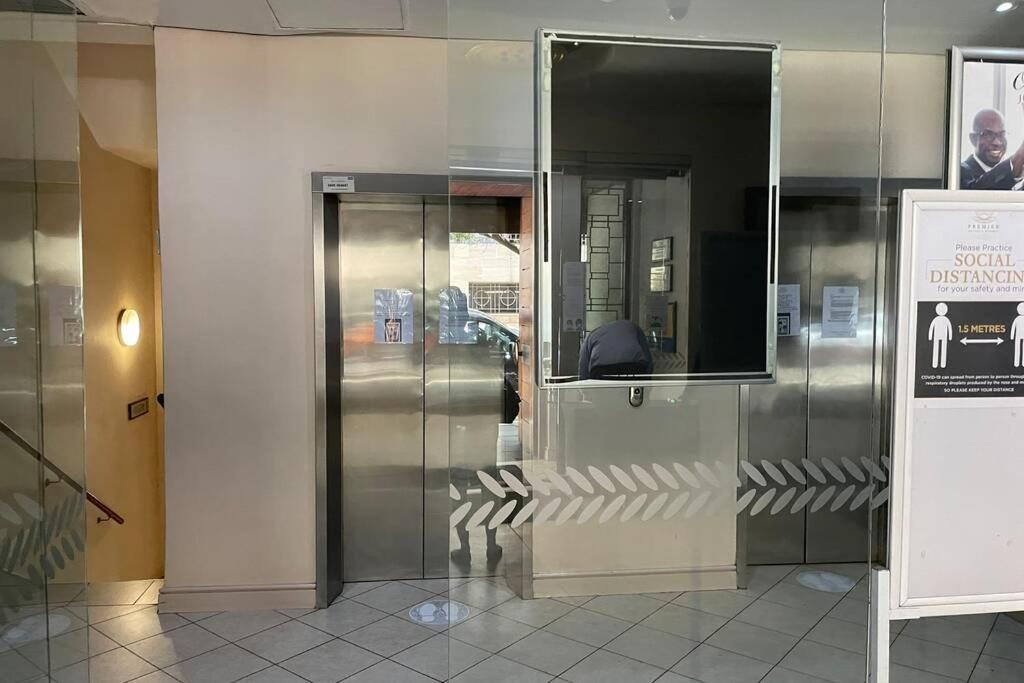 Cool & Easy Flat In The Heart Of Marshalltown Johannesburg Eksteriør billede
