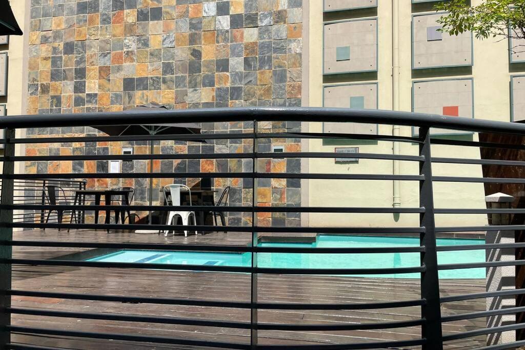 Cool & Easy Flat In The Heart Of Marshalltown Johannesburg Eksteriør billede