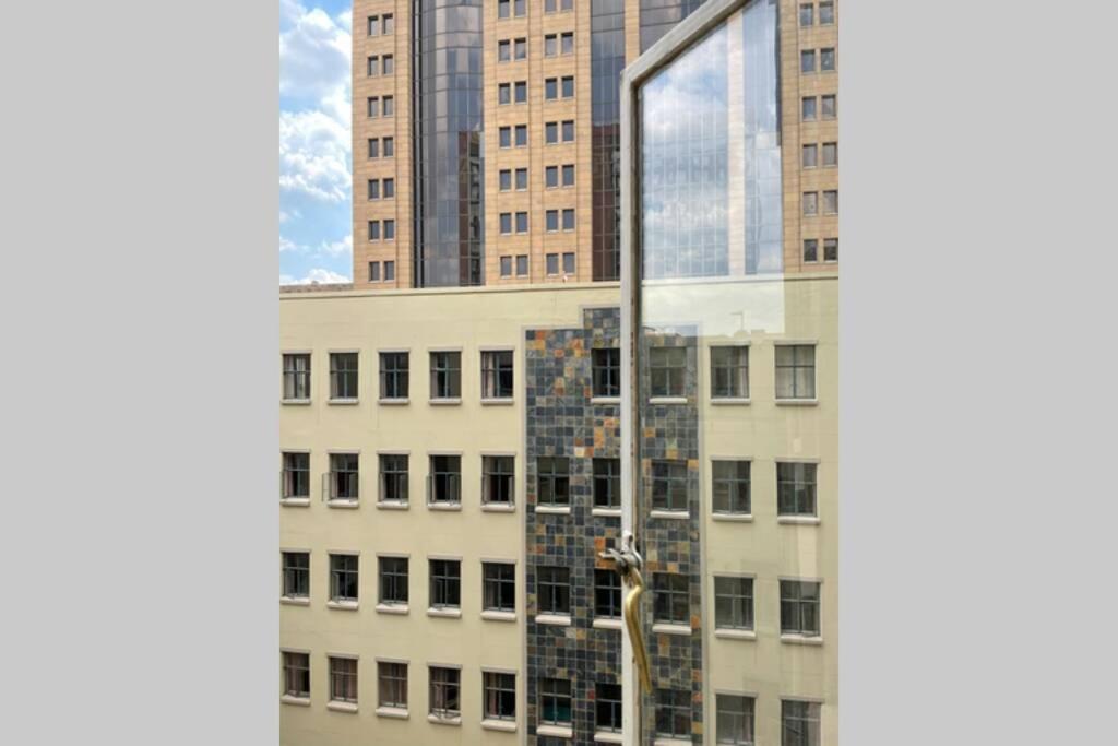 Cool & Easy Flat In The Heart Of Marshalltown Johannesburg Eksteriør billede
