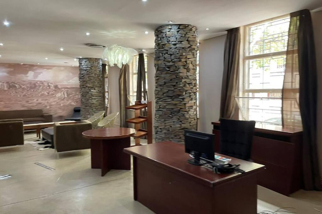 Cool & Easy Flat In The Heart Of Marshalltown Johannesburg Eksteriør billede